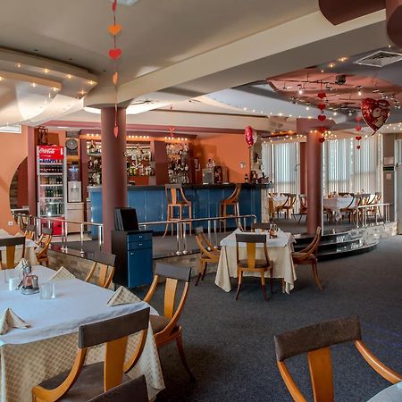 Hotel Kapri Yambol Екстер'єр фото