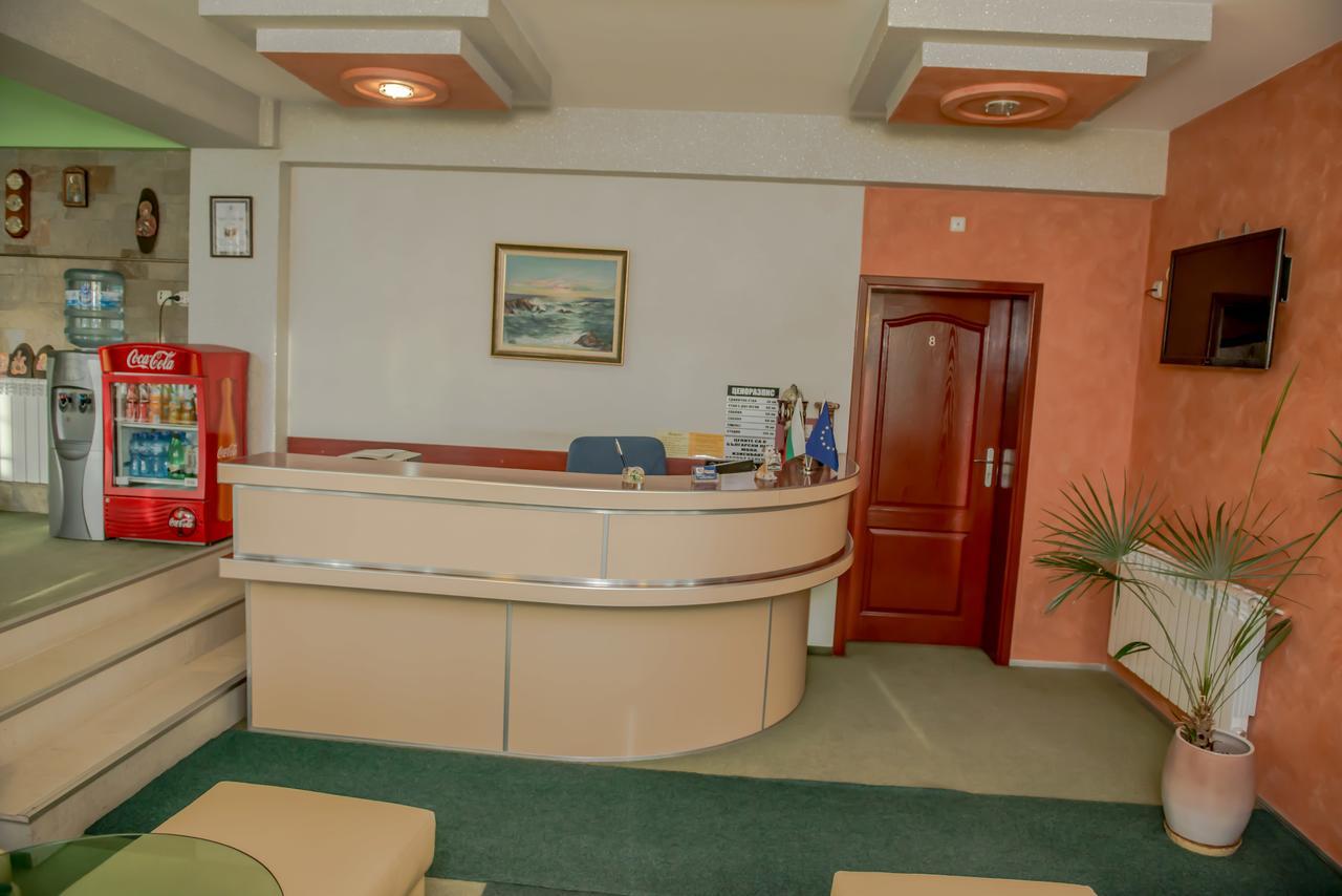 Hotel Kapri Yambol Екстер'єр фото