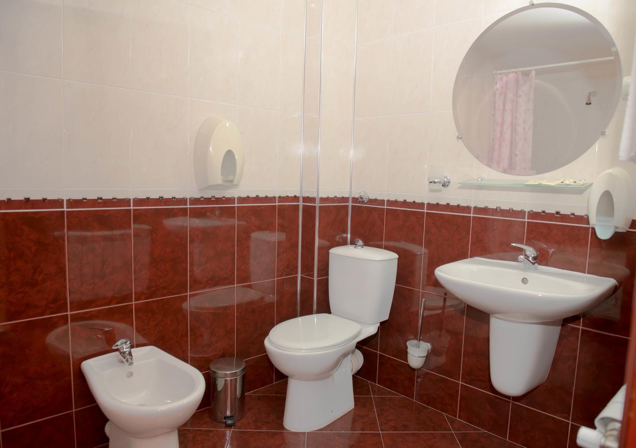 Hotel Kapri Yambol Екстер'єр фото